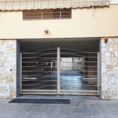 Pluriaccessoriato Con Posto Auto In Centro Apartament